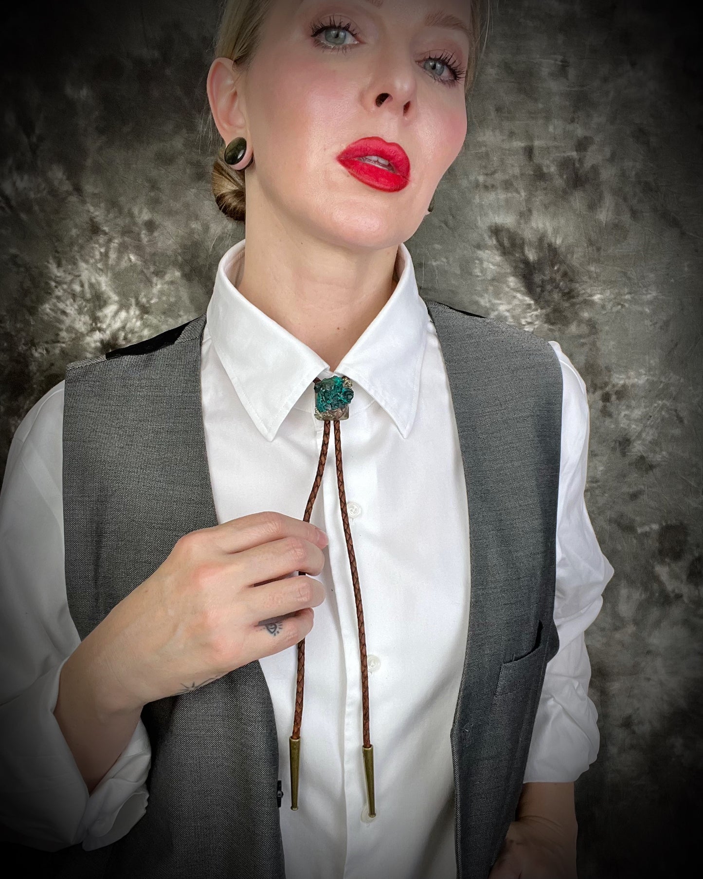 Dioptase and Pyrite bolo tie on brown leather – unique handmade bolo necklace, artisan gemstone bolo tie jewelry, mystical men’s bolo for bold style.