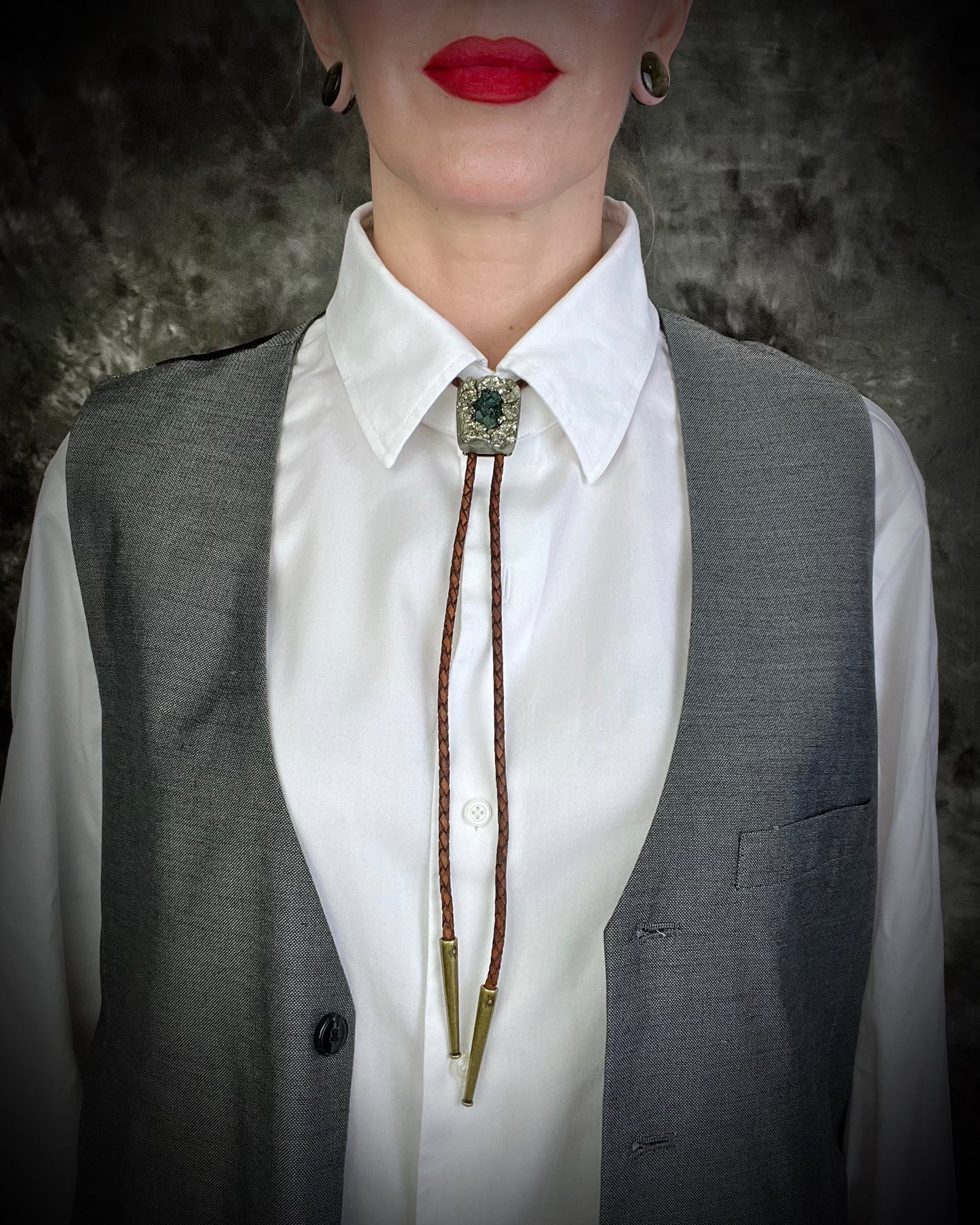 Pyrite and dioptase mosaic crystal bolo tie on brown leather – unique handmade gemstone bolo necklace, artisan gemstone bolo tie jewelry, mystical men’s bolo for bold style.