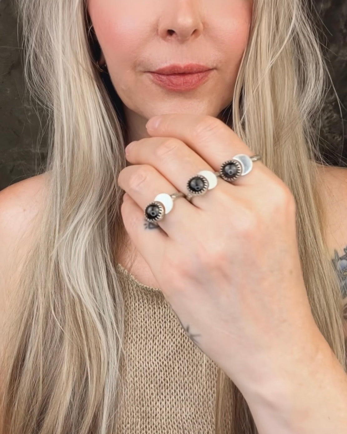 Black star diopside sterling silver moon ring with moon detail and adjustable band, celestial gemstone jewelry with natural star effect. 