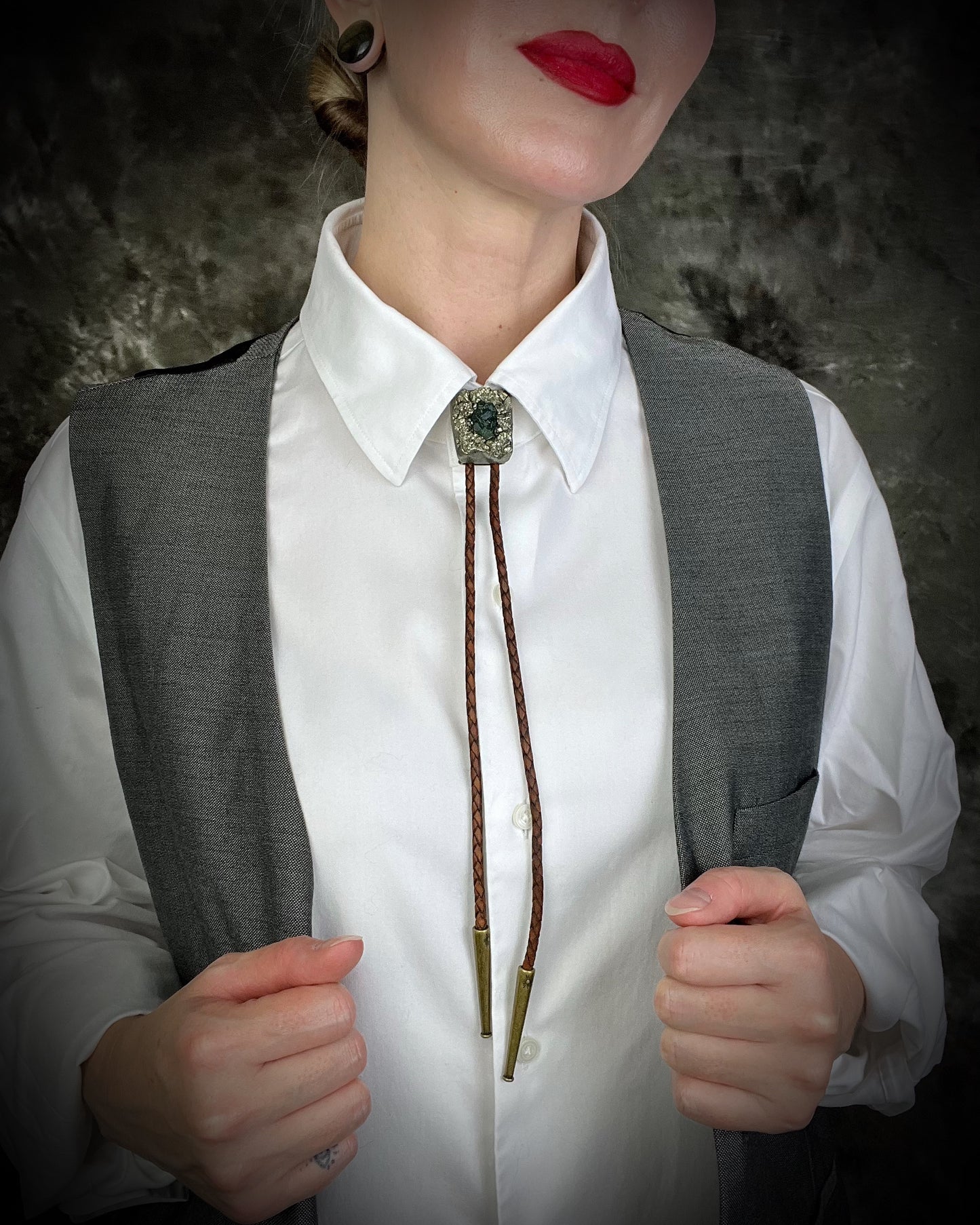 Pyrite and dioptase mosaic crystal bolo tie on brown leather – unique handmade gemstone bolo necklace, artisan gemstone bolo tie jewelry, mystical men’s bolo for bold style.