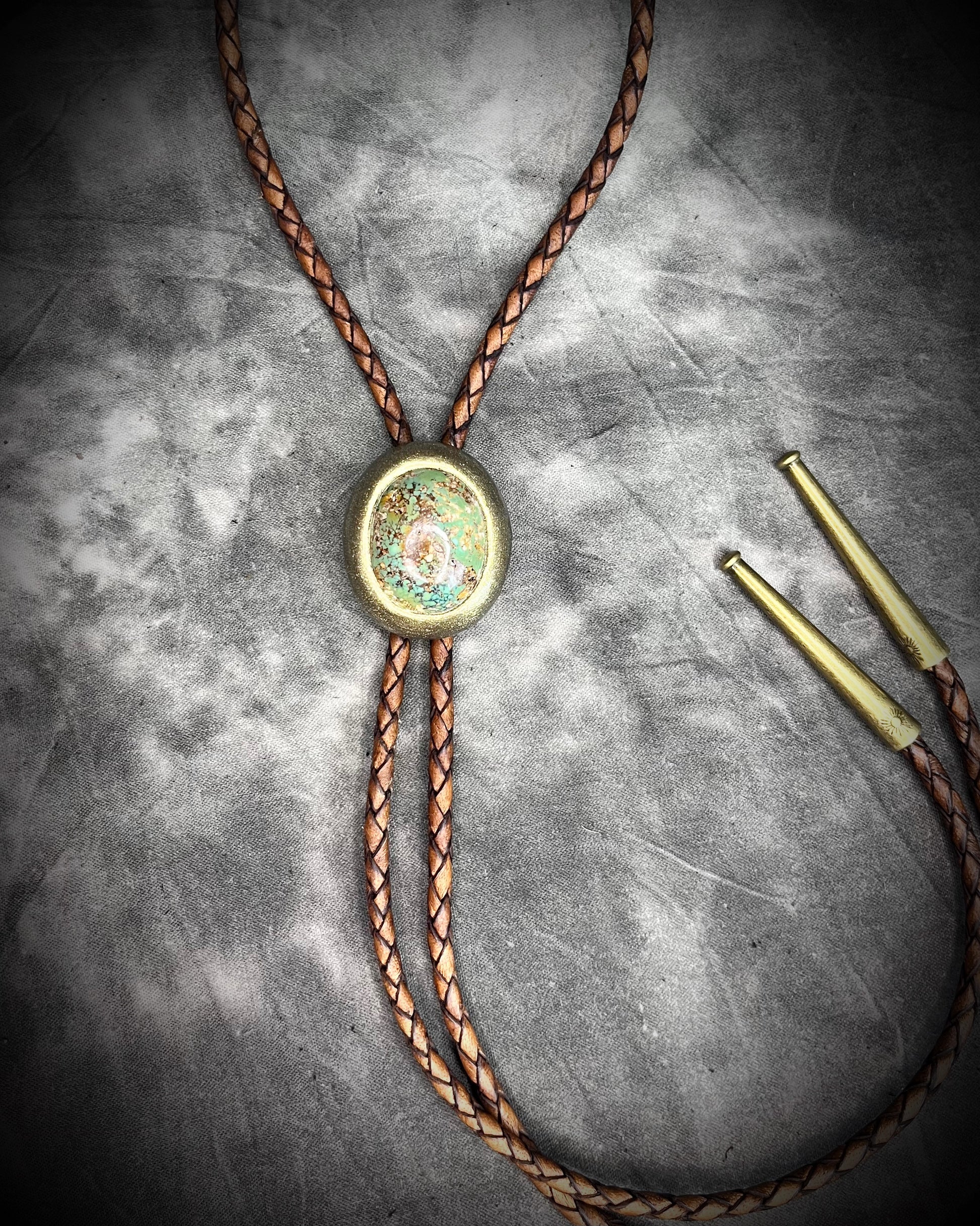 Turquoise bolo tie on brown leather – handmade gemstone bolo necklace, men’s Western fashion accessory, artisan crystal bolo tie for all genders.