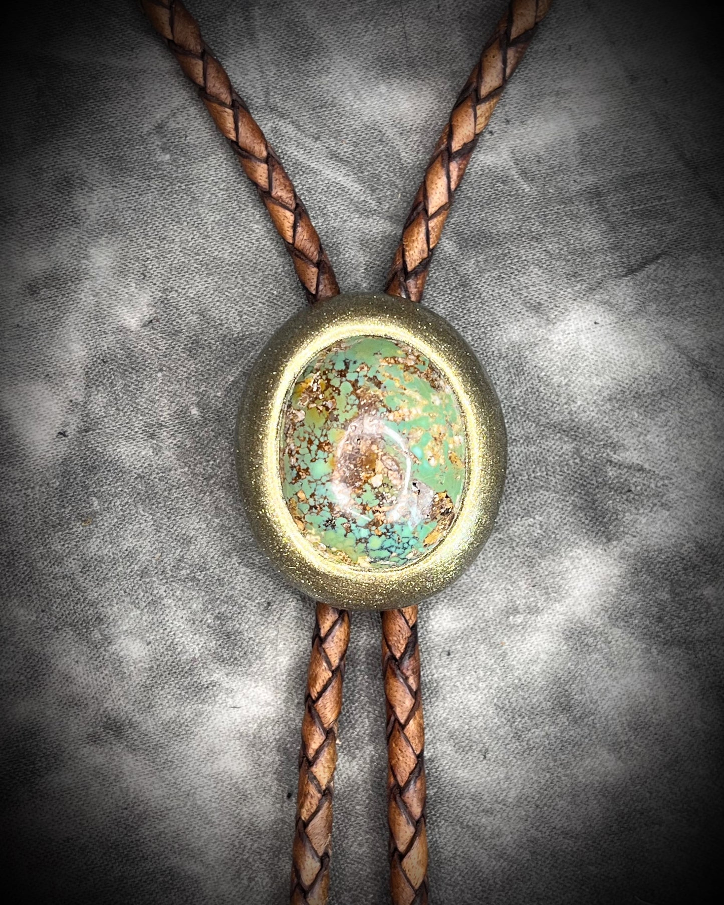 Turquoise bolo tie on brown leather – handmade gemstone bolo necklace, men’s Western fashion accessory, artisan crystal bolo tie for all genders.