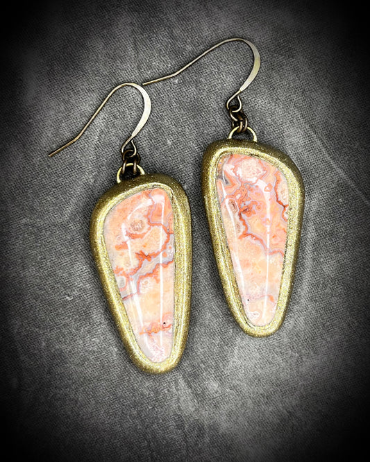 Pair of  pink petal agate crystal earrings, pink gemstone earrings with hypoallergenic brass earring hooks, jewelry gift for her. 